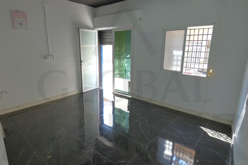 Local Comercial en Calle Santa Teresa Nº 2 - Barrio Peral